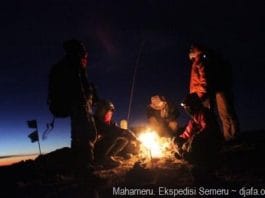 menjelang sunrise mahameru semeru