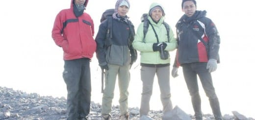Membawa Perlengkapan Naik Gunung di Pesawat