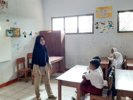 Guru Honorer Tinggal di Toilet Sekolah Selama 15 Tahun